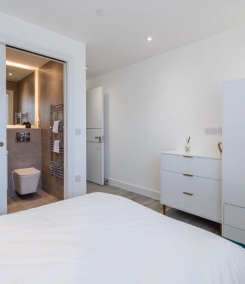 dna-uk-properties-crosspoint-house-wallington-1-bedroom-plus-bath-apartment-bedroom